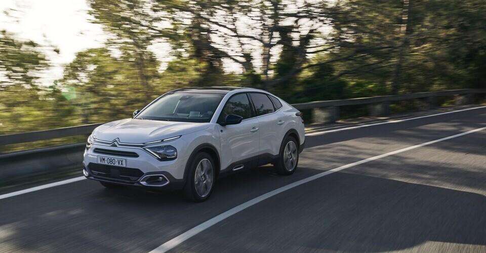 Citroën desvela los nuevos ë-C4 X y C4 X "made in Spain"
